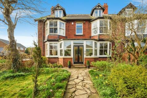 6 bedroom semi-detached house for sale