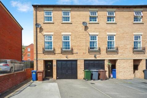 4 bedroom town house for sale