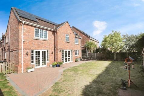 4 bedroom detached house for sale