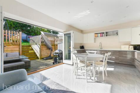 4 bedroom semi-detached house for sale