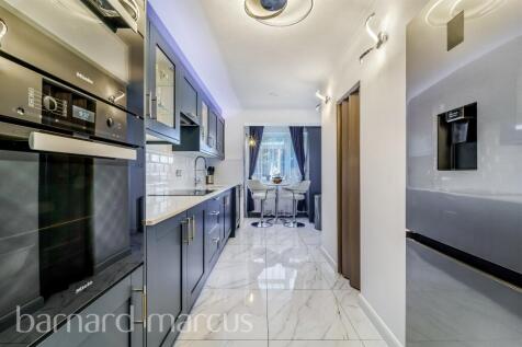 2 bedroom ground floor flat for sale