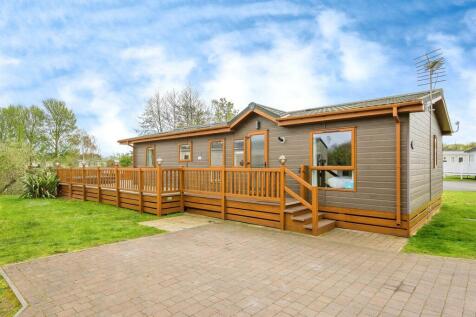 2 bedroom lodge for sale