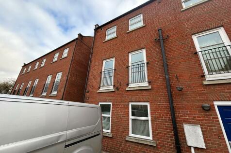 2 bedroom ground floor flat for sale