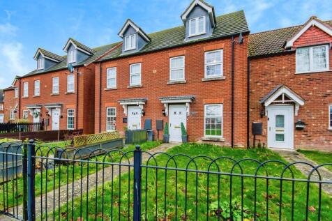 3 bedroom terraced house for sale