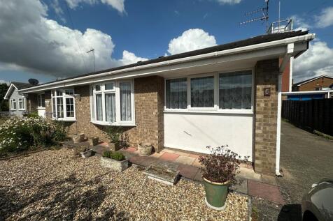 2 bedroom semi-detached bungalow for sale