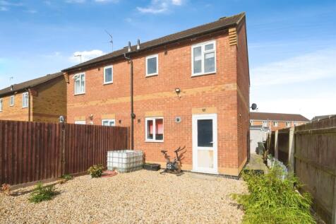 2 bedroom semi-detached house for sale