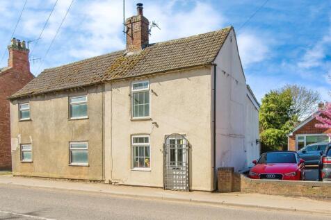 2 bedroom semi-detached house for sale