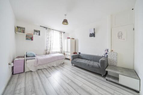 Studio flat for sale