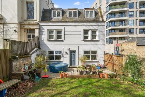 2 bedroom ground floor flat for sale