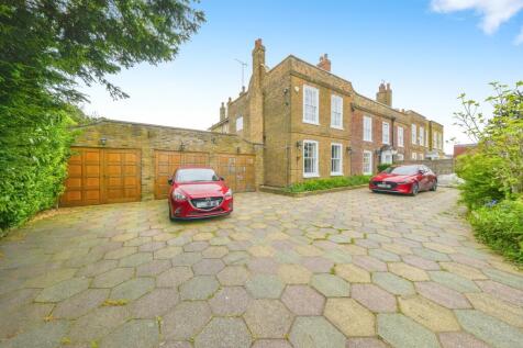 6 bedroom semi-detached house for sale