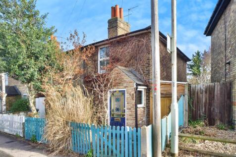 2 bedroom semi-detached house for sale