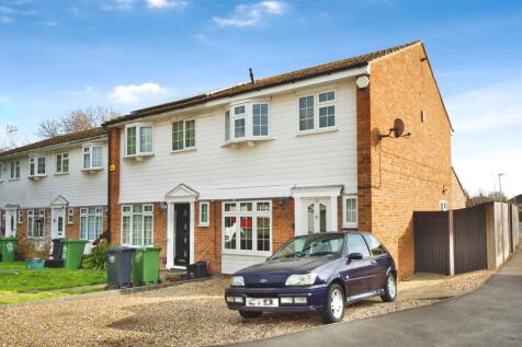 3 bedroom end of terrace house for sale