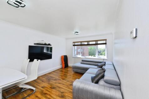 3 bedroom flat for sale