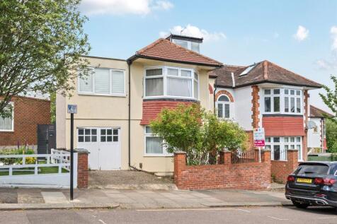 4 bedroom semi-detached house for sale