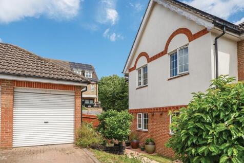 4 bedroom semi-detached house for sale