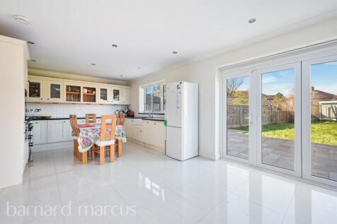 4 bedroom link detached house for sale