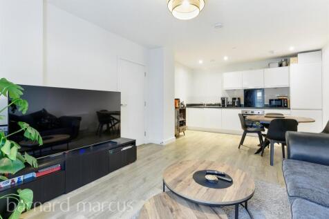 1 bedroom ground floor flat for sale