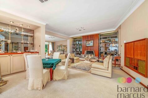 6 bedroom detached house for sale