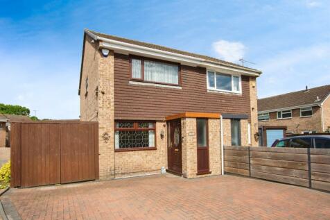 2 bedroom semi-detached house for sale