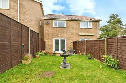 2 bedroom semi-detached house for sale