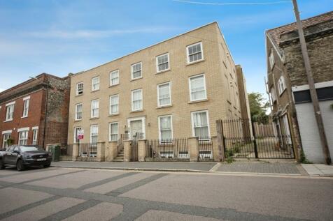 1 bedroom ground floor flat for sale