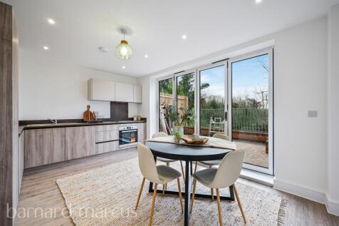 4 bedroom maisonette for sale