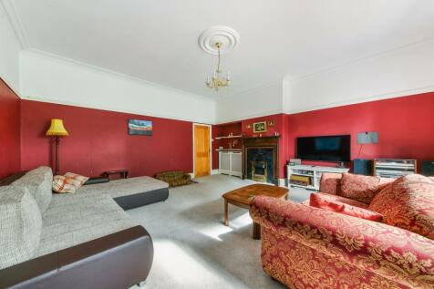 3 bedroom flat for sale