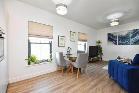 2 bedroom flat for sale