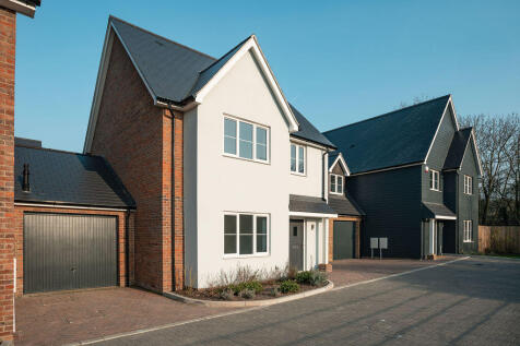 4 bedroom link detached house for sale