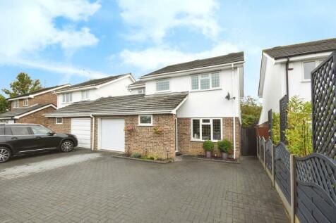 4 bedroom link detached house for sale