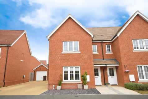 3 bedroom semi-detached house for sale