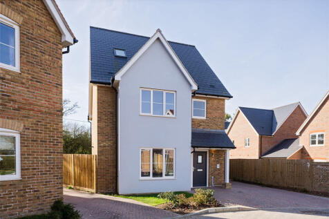 4 bedroom link detached house for sale