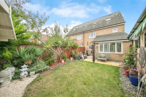 4 bedroom semi-detached house for sale