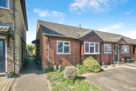 2 bedroom terraced bungalow for sale