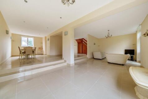 5 bed detached house