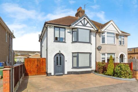 3 bedroom semi-detached house for sale