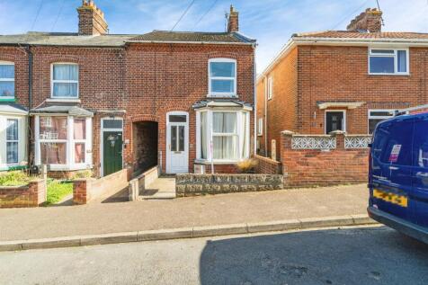 2 bedroom end of terrace house for sale