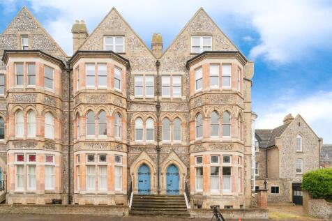 1 bedroom ground floor flat for sale