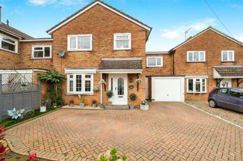 4 bedroom link detached house for sale