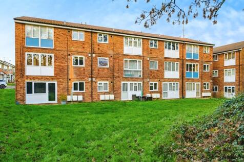 2 bedroom ground floor flat for sale