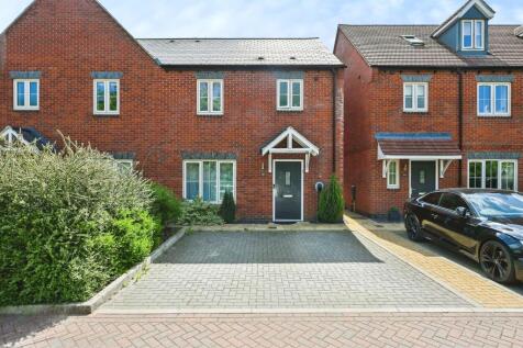 3 bedroom semi-detached house for sale