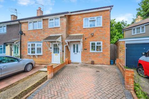 3 bedroom end of terrace house for sale