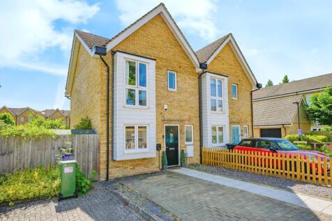 3 bedroom semi-detached house for sale
