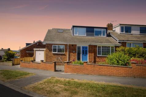 3 bedroom semi-detached bungalow for sale