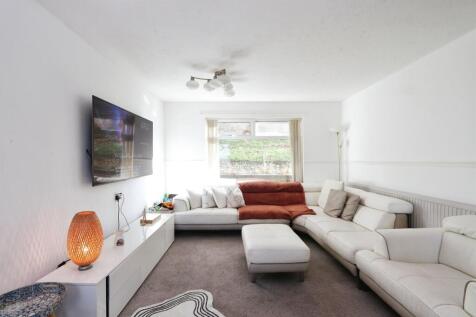 3 bedroom ground floor flat for sale
