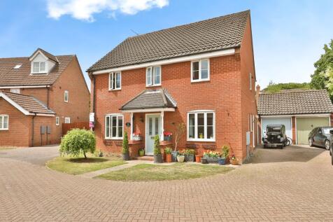 4 bedroom detached house for sale