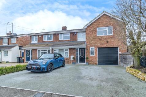 4 bedroom semi-detached house for sale