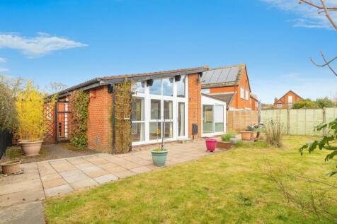 3 bedroom detached bungalow for sale