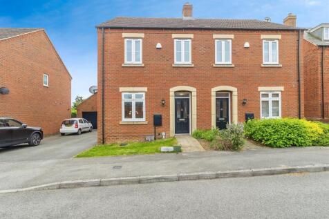3 bedroom semi-detached house for sale