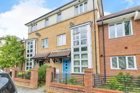 3 bedroom town house for sale